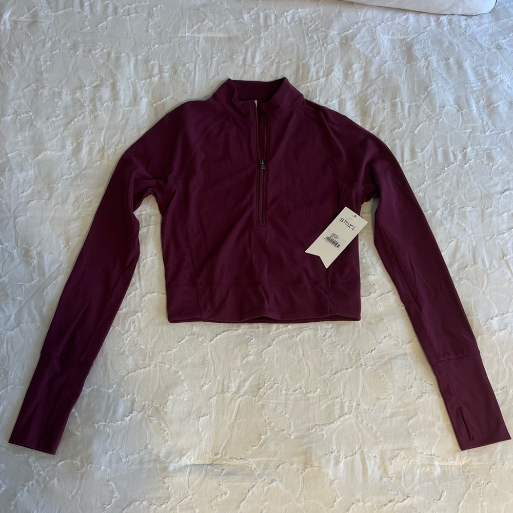 Stori  elevate 1/2 zip in wino size 6